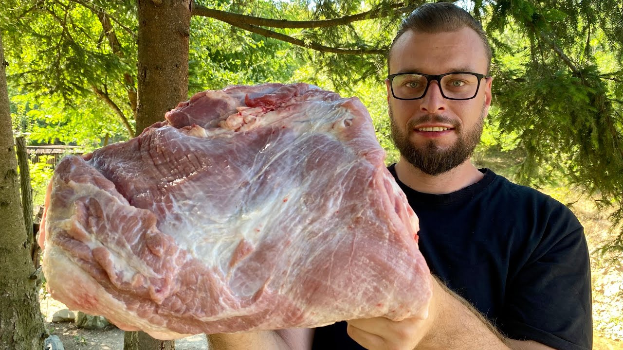 Под крышкой 4 кг говяжьей грудинки, мясо растопилось через 3 часа варки.