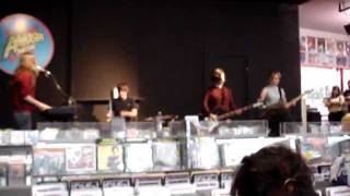 Electrelane - Suitcase [@ Amoeba, SF  06.15.05]