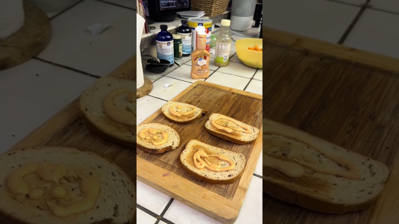 今天先生做了鲁宾三明治，这道菜据说起源于1914年纽约的一个餐馆，餐馆老板亚瑟·鲁宾发明。鲁宾三明治（英語：Reuben sandwich）是一种煎制或烤制的三明治，两片黑麦面包夹着粗盐腌牛肉、德国