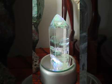 Vidéo: Le Disque De Cristal Ou La Lentille De Cristal De Roche De Nimrud, Créé Il Y A Environ 3000 Ans - Vue Alternative
