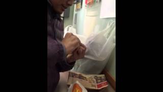 How To Eat Shaka Shaka Chicken