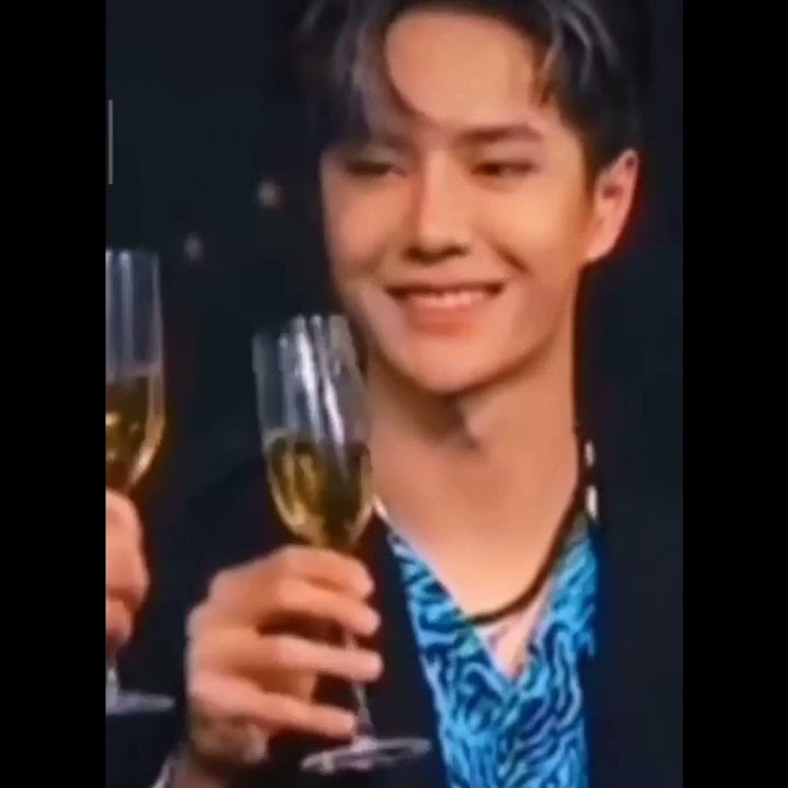 Relax Yibo eat slowly 🤣🤣🤣🤣🤣 cute baby 😍😘😘#shorts #wang yibo