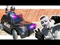 Police Baby Catch a Robber Ride on Police Car and Builder kid Help Officer