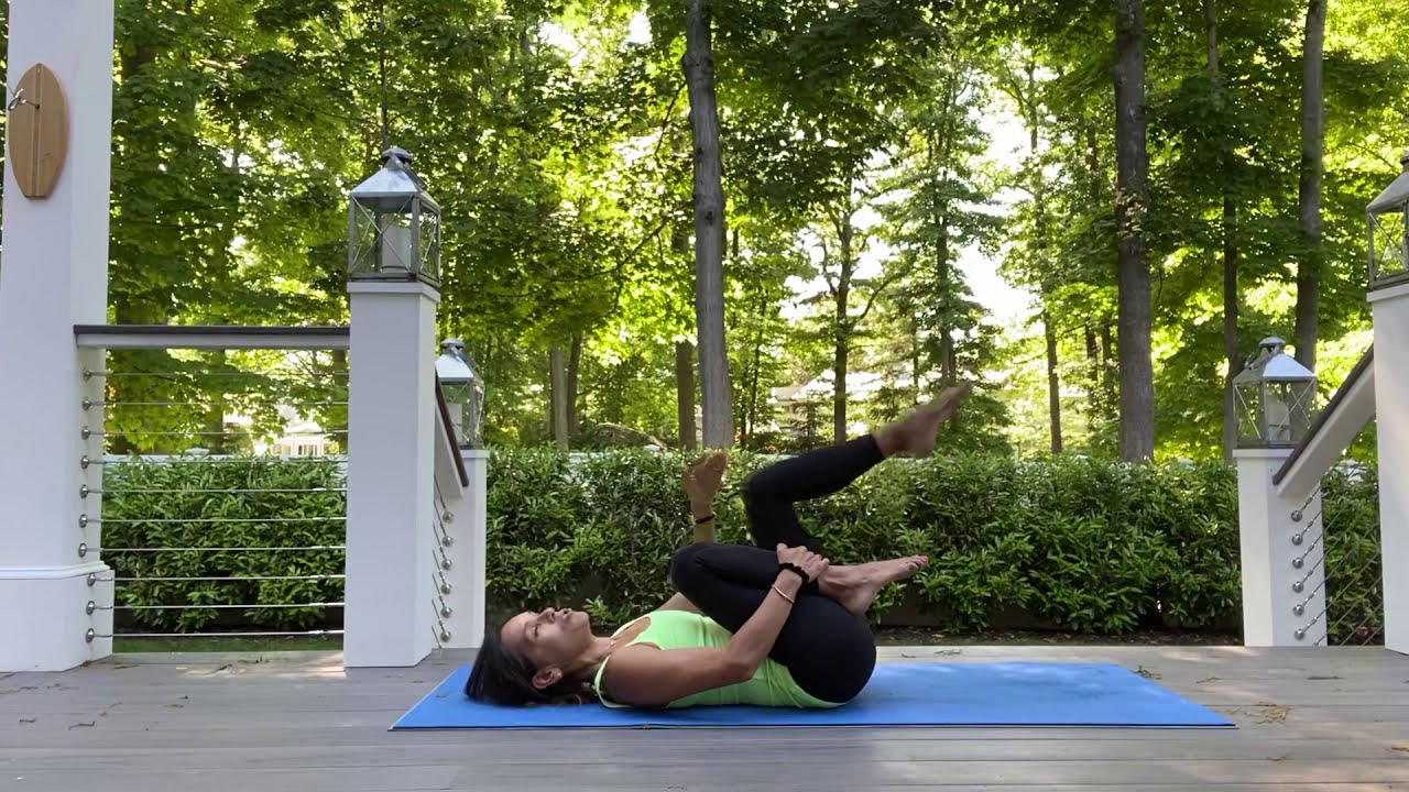 60 minute Vinyasa Yoga Outdoors - YouTube