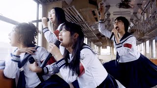 Video thumbnail of "ATARASHII GAKKO! - NAINAINAI (LIVE FROM THE TRAIN CAR)"