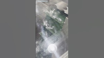 Bottle sorting and feeding machine