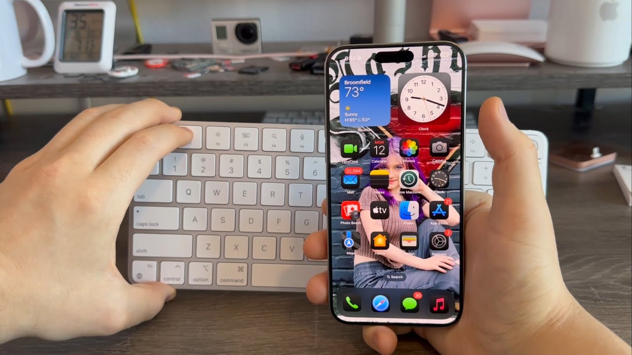 How to use the Magic Keyboard with the iPhone - YouTube