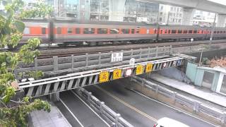 自強號 +汽車在台中正義街 1041229