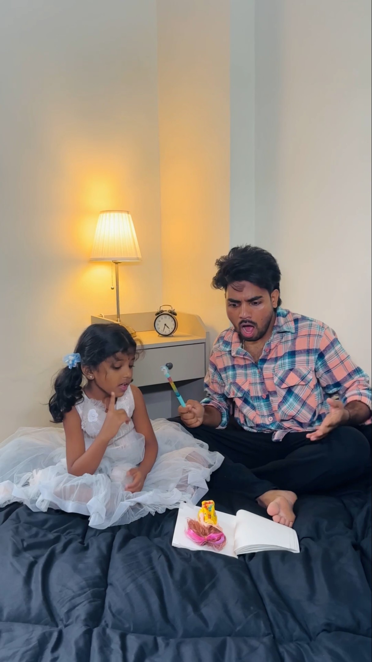 जादूई कलम ?️ Last ka Twist??#hindistories #comedy #charanspy #magic #hindicomedystories #hindisong