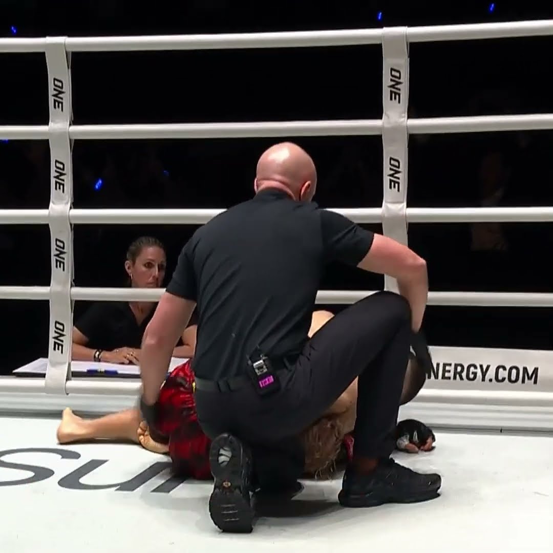 BIRTHDAY KO ?? Abdulla Dayakaev turns 23 with a first-round finish of Alessio Malatesta!