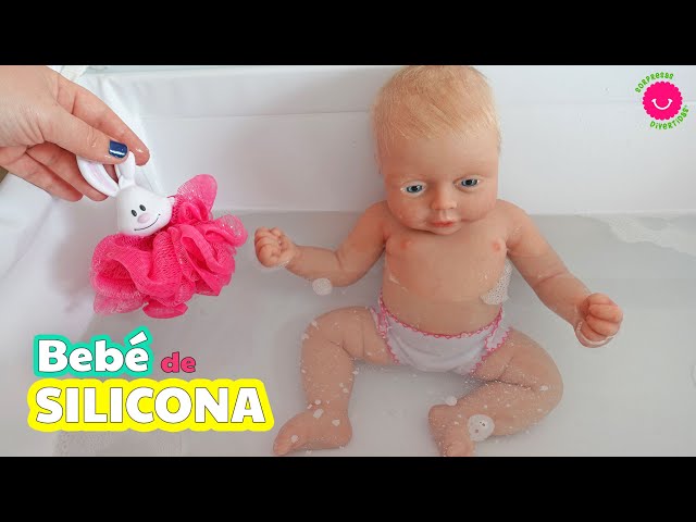 RETO! Rutina REALISTA de BAÑO de bebé REBORN silicona Carles 🛁 en la  OFICINA con mesa FlexiSpot 