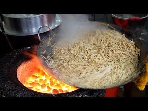 一天只賣4小時!! 用生命在炒的炭火鱔魚麵/生炒鱔魚.麻油腰只.青蛙湯/Unique Taiwanese Street Food - Eel Noodles. Frog Soup