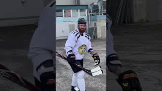 Jordie Benn på väg ut till första ispasset med Brynäs