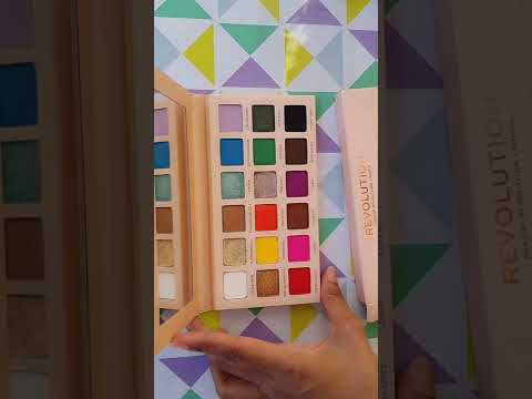 Video: Makeup Revolution X Soph Ekstra Spice Eyeshadow Palette Review