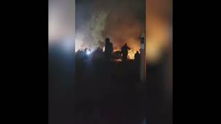 Ночь на границе: палатки и костры мигрантов и объявления польских пограничников.