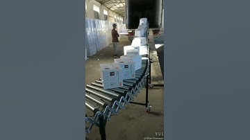 Telescopic motorized roller conveyor for loading trucks