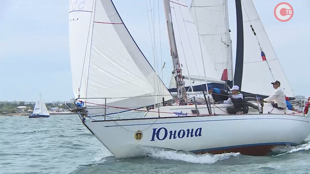 Водных видов спорта севастополь. Севастопольские паруса. Парус Севастополь. Свентоновская Илина парусный спорт Севастополь.