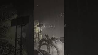 Aku selalu bahagia saat hujan turun...... #utopia #hujan #lewatberanda #lagu #viral #storywa