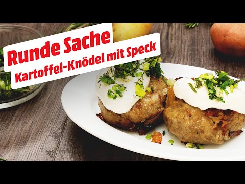 Kartoffelklöße sind die klassische Beilage zu Fleischgerichten und schmecken mit Soßen auch so hervo. 