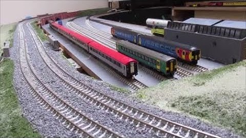Featherbed lane - N gauge video 9 Testing the completed sidings
