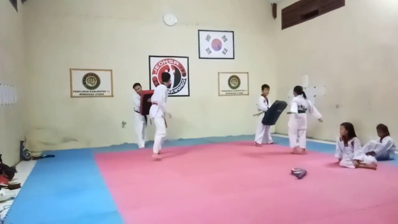 Elton Mokolensang Stricking Large Pad