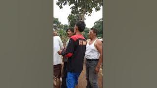 Orang gila seperti ustad Viral ingin membacok masyarakat