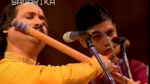 Raag Mangal Bhairav - Pt  Ronu Majumdar /Live /Banaras Utsav