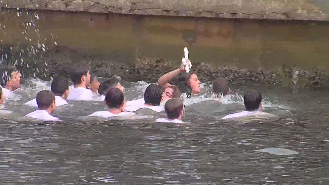 WATCH Winner emerges from Epiphany cross dive in Tarpon Springs YouTube