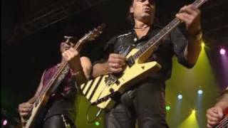 Miniatura de vídeo de "Scorpions - Rock You Like A Hurricane (Amazonia) live in the jungle - Brasil"