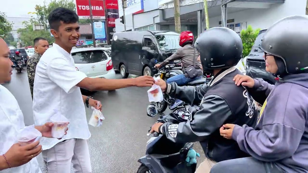 Raih Keberkahan Ramadan, Lapas Sukabumi Bagikan 150 Paket Takjil kepada Masyarakat Sekitar