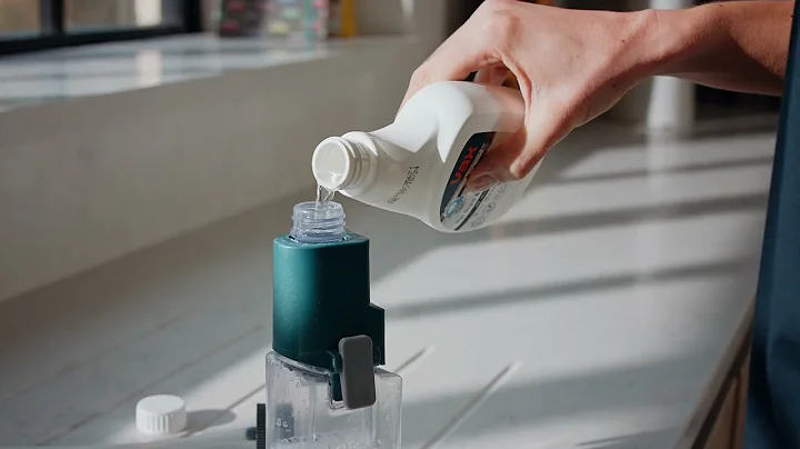 VAX Platinum SmartWash Pet-Design  Filling pre treatment solution tank