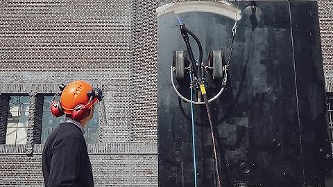 BlastOne  VertiDrive Blasting Robot