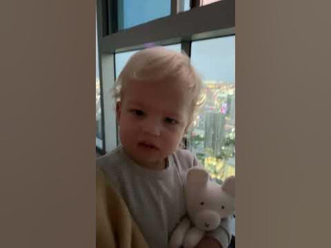 Маленький Дэвид только проснулся - YouTube
