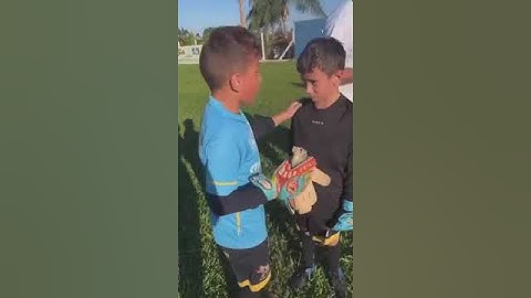 Miguel, do polo de captação do Grêmio Novorizontino, dá aula de solidariedade | .OTS | #shorts