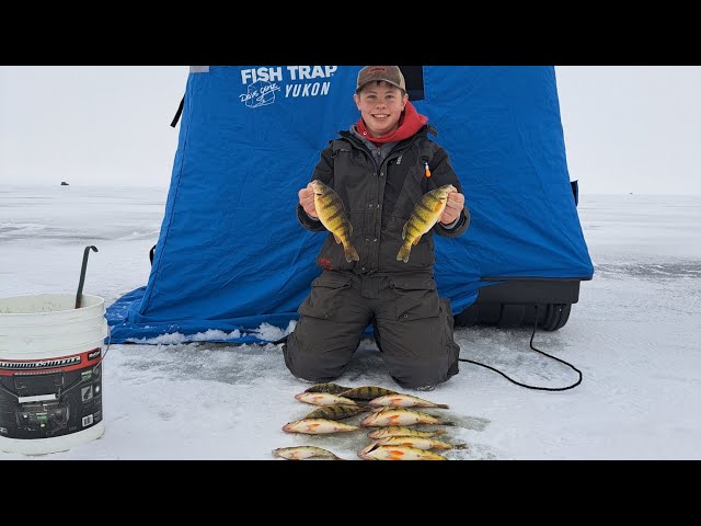 Ice fishing Winnebago!! (Perch, walleye, white bass) 