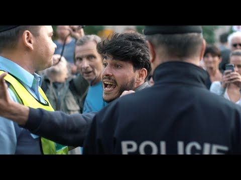 Video: Kolumbijská Herečka Sa Obnažuje Na Protest Proti Násiliu Vo Svojej Krajine