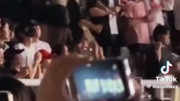 Jhope and haein dancing on APT at [deadline] concert day 2 #blackpink #apt