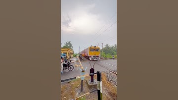 Old Onol Medha Emu Skip RailGate #shorts #viralvideo #4k #indiantraininfo