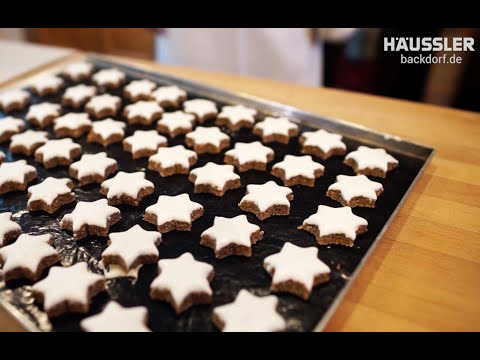 Zimtsterne, saftig weich gebacken mit knackiger Glasur gehören einfach auf jeden Weihnachtsteller. 
. 