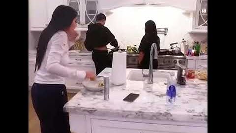 Kylie Jenner eating shrimp tacos 🌮