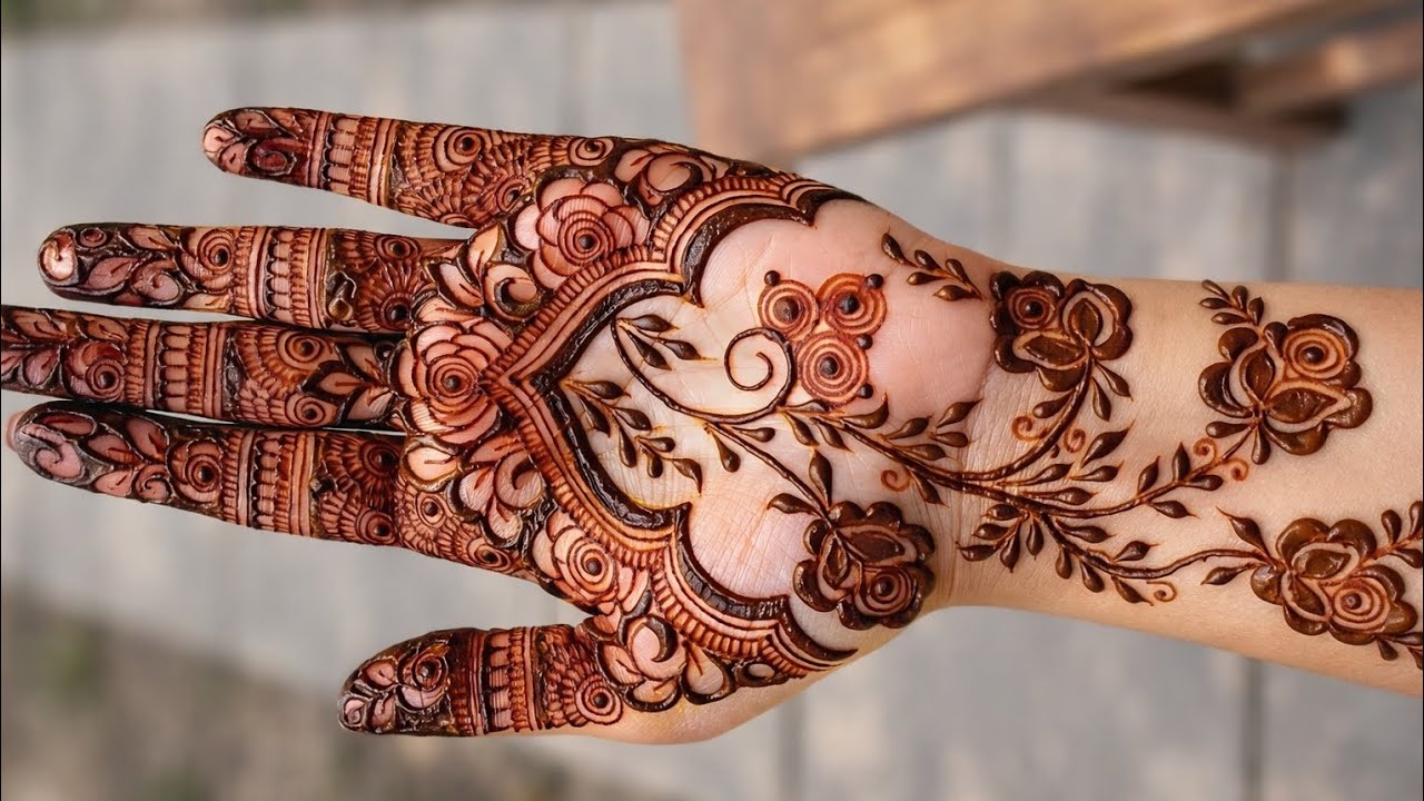 Beautiful stylish Mehndi Design for front hand / bold floral & dome style henna style #henna 