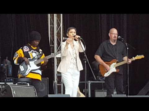 o-siem-....singer/-song-writer-susan-aglukark