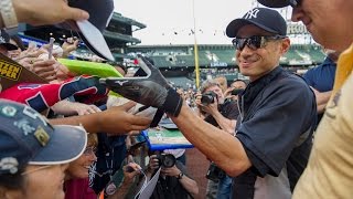 Yankees Ichiro Signing Autographs HD