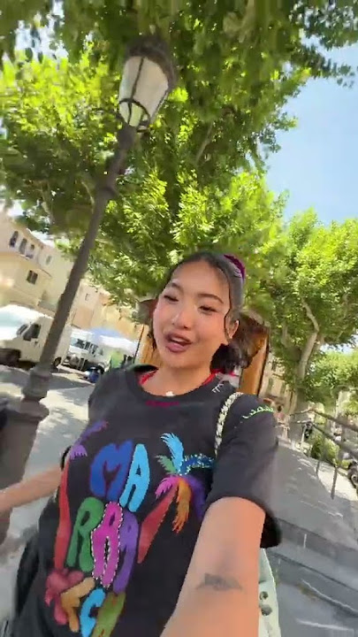 spend a day on holiday with mee