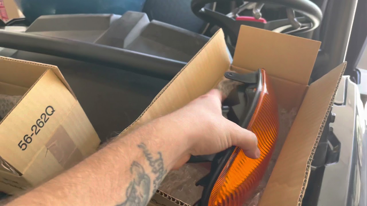 R32 GTR front turn signal replacement - YouTube