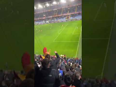 Genoa Roma: l'esultanza del settore giallorosso al secondo gol di Felix Afena Gyan