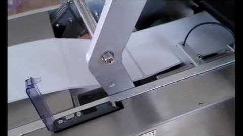 Semi automatic round PET bottle labeller Install video manual labeling machine price