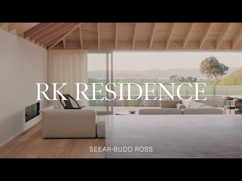 Video: Secara visual Menarik Lake Shore Weekend Home Engaging Breezy Surroundings