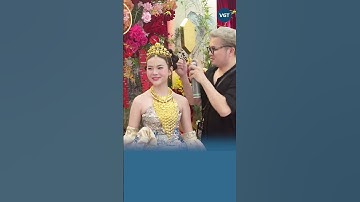 Cô dâu đội vương miện 10 cây gây sốt, gia thế sốc