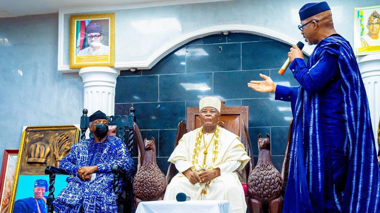 OBA GBADEBO III THE ALAKE OF EGBA LAND ENDORSE VICE PRESIDENT YEMI ...